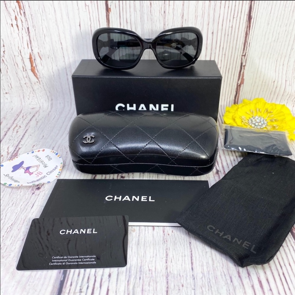 CHANEL Black Bow Sunglasses